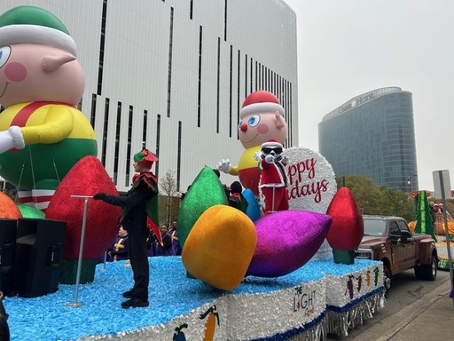 DAL parade 2.jpg